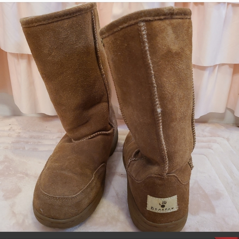 BEARPAW sz 9 brown suede boots, great preloved, clean condition